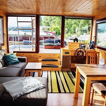 ホテル Houseboat Bonanza プラハ エクステリア 写真