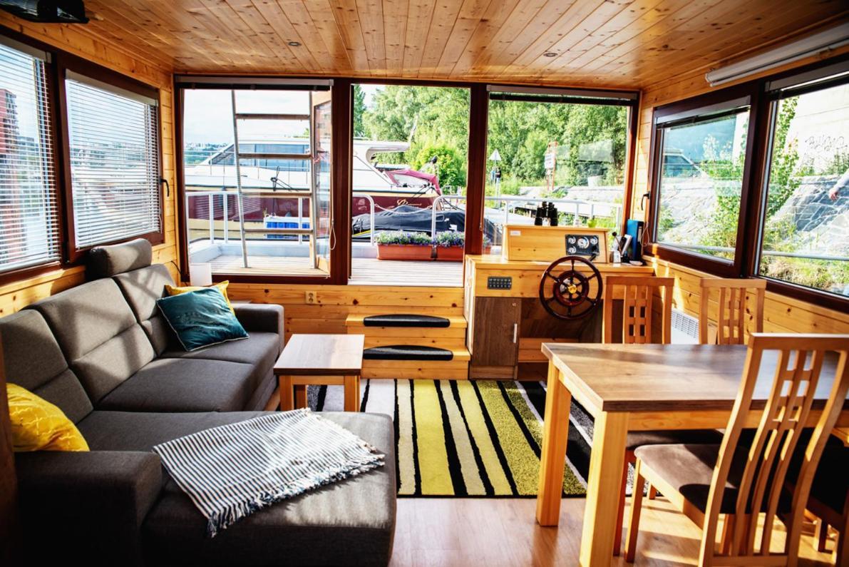 ホテル Houseboat Bonanza プラハ エクステリア 写真
