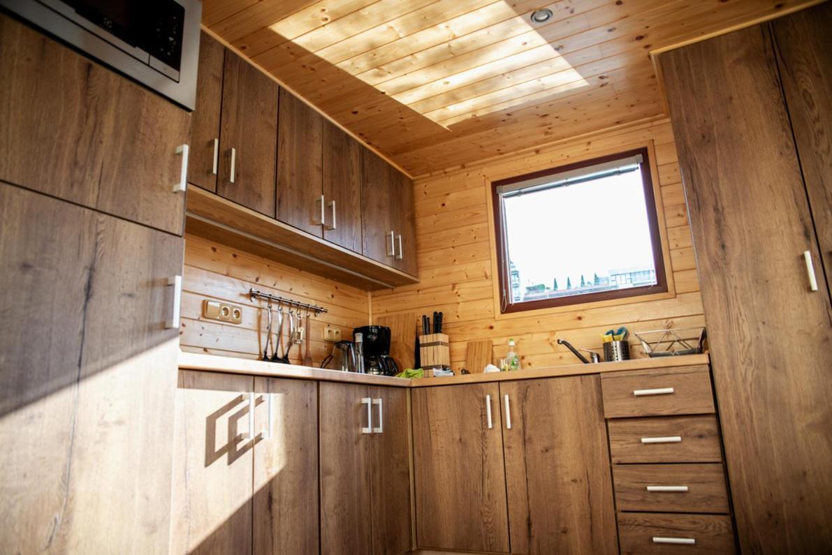 ホテル Houseboat Bonanza プラハ エクステリア 写真