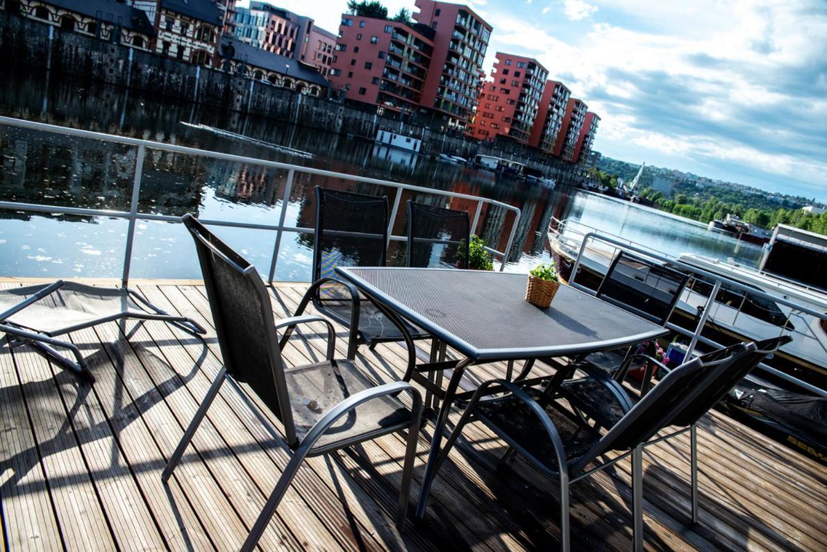 ホテル Houseboat Bonanza プラハ エクステリア 写真